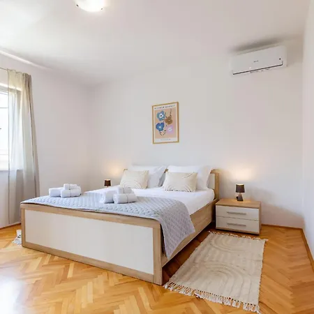 Lägenhet Olive Three Bedroom *