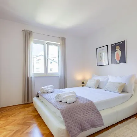 Lägenhet Olive Three Bedroom