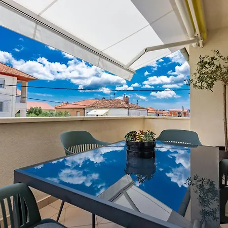 Olive Three Bedroom Apartment *