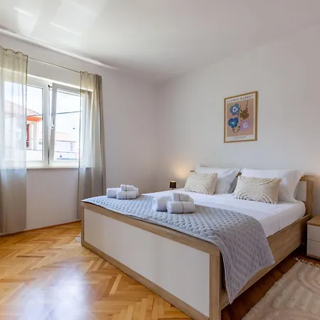 Olive Three Bedroom Lägenhet