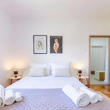 Lägenhet Olive Three Bedroom *