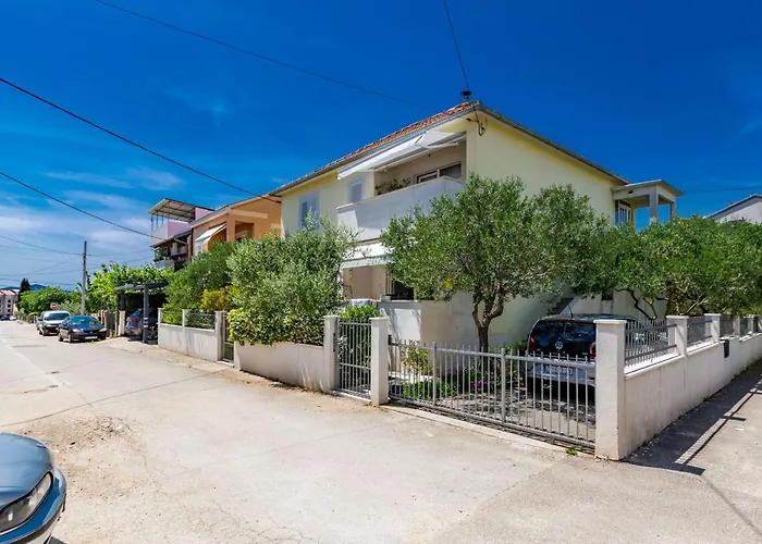 Olive Three Bedroom Appartement *